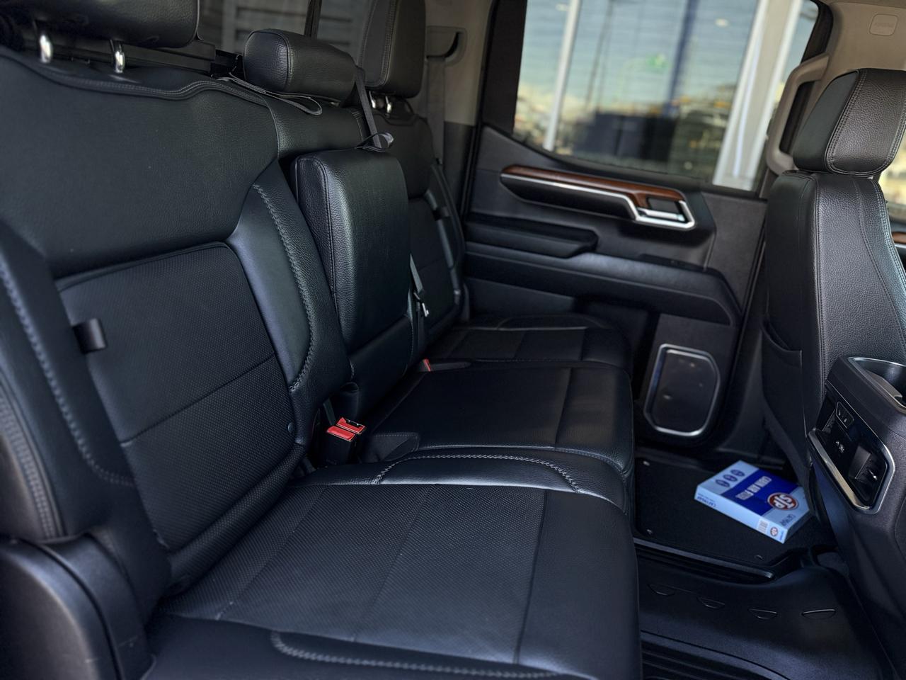 GMC Sierra 1500 4WD Crew Cab 147" Denali 2023