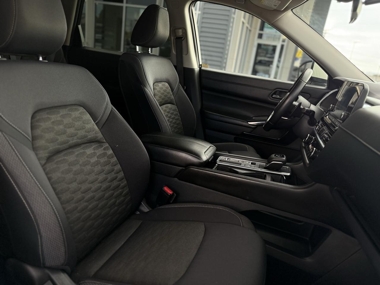 Nissan Pathfinder SV 2WD 2023