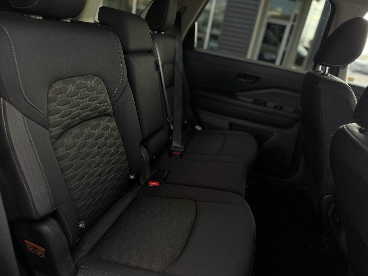 Nissan Pathfinder SV 2WD 2023