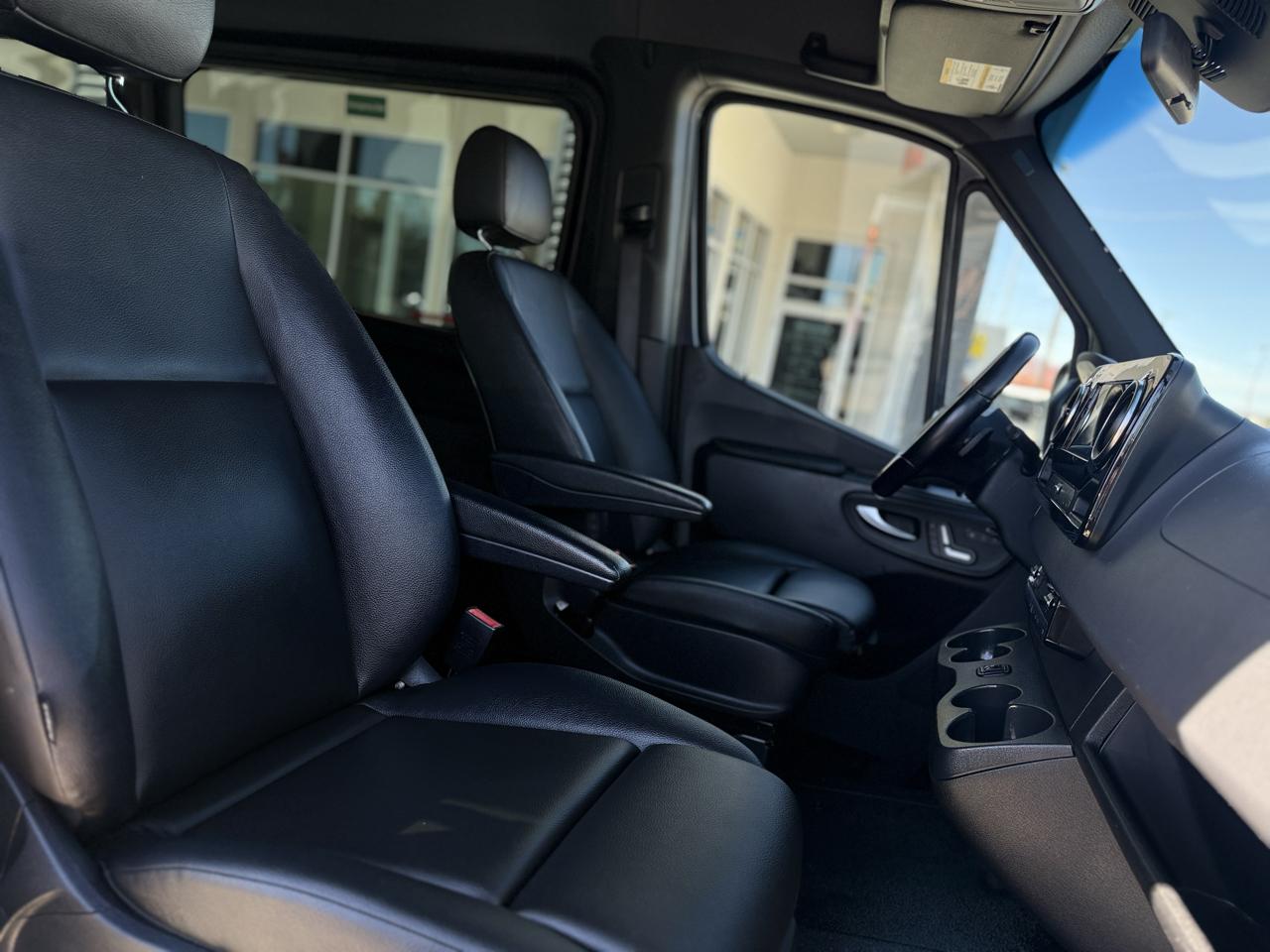 Mercedes-Benz Sprinter Passenger Van 2500 Standard Roof I4 Gas 144" RWD 2022