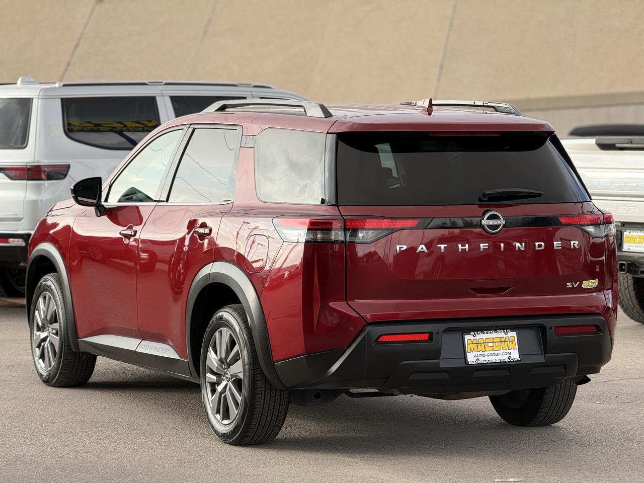 Nissan Pathfinder SV 2WD 2024