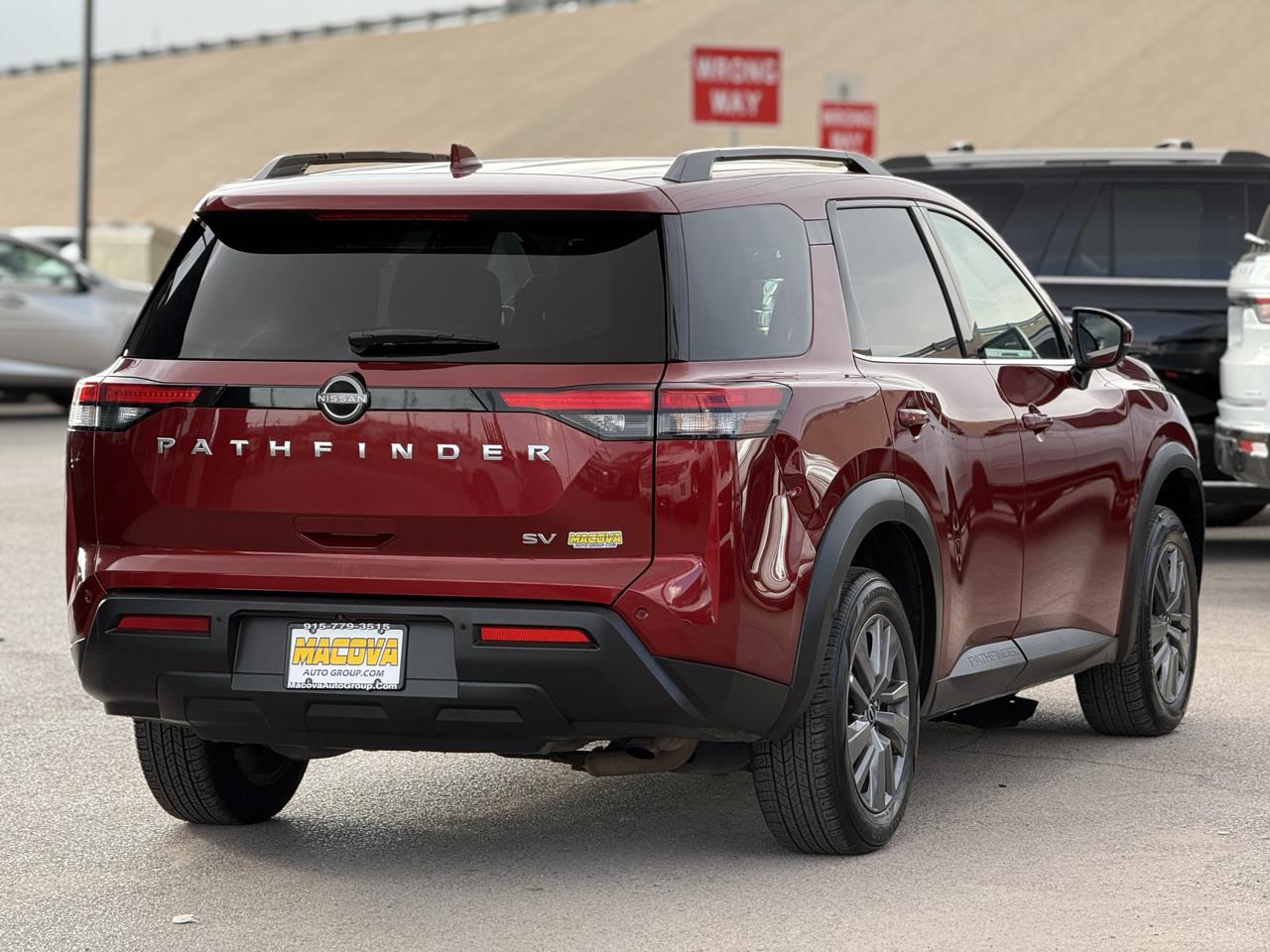 Nissan Pathfinder SV 2WD 2024