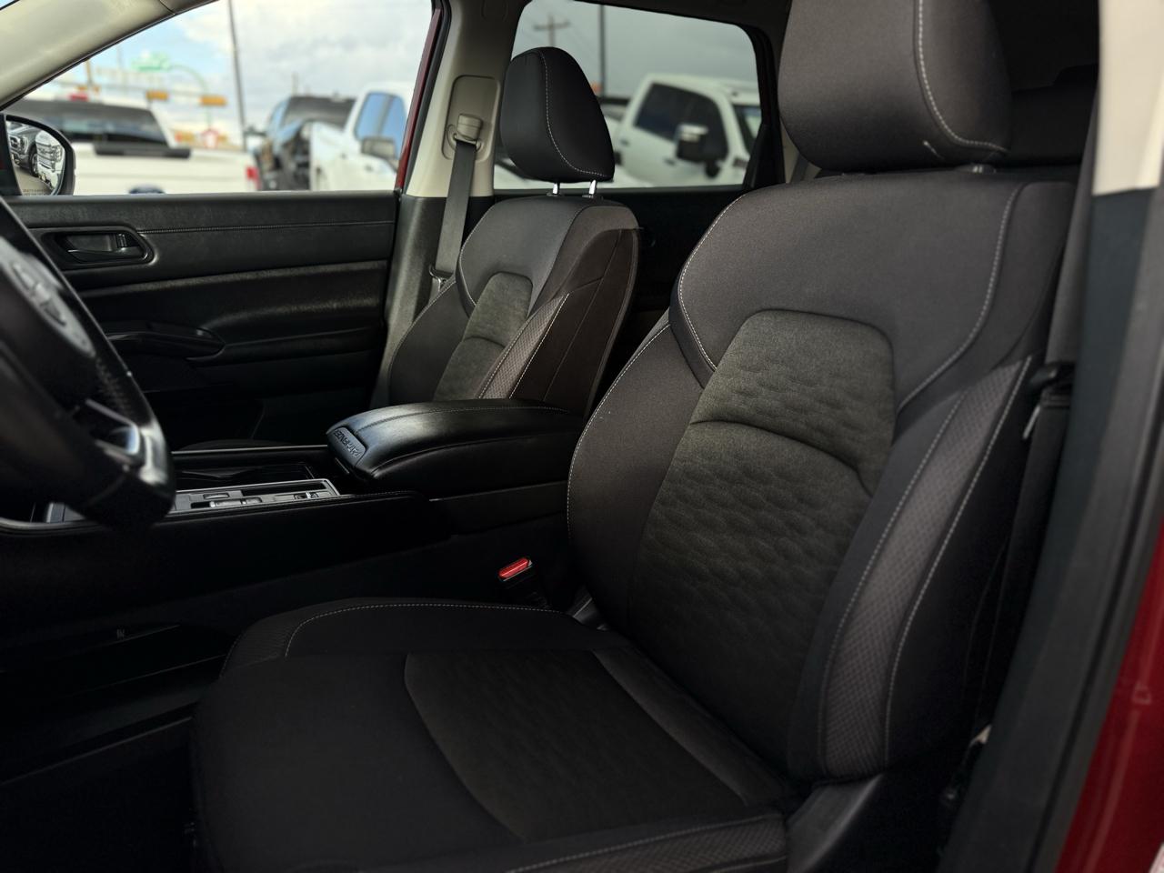 Nissan Pathfinder SV 2WD 2024