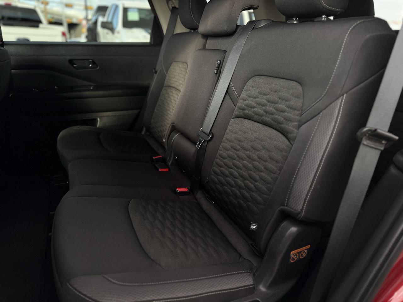 Nissan Pathfinder SV 2WD 2024