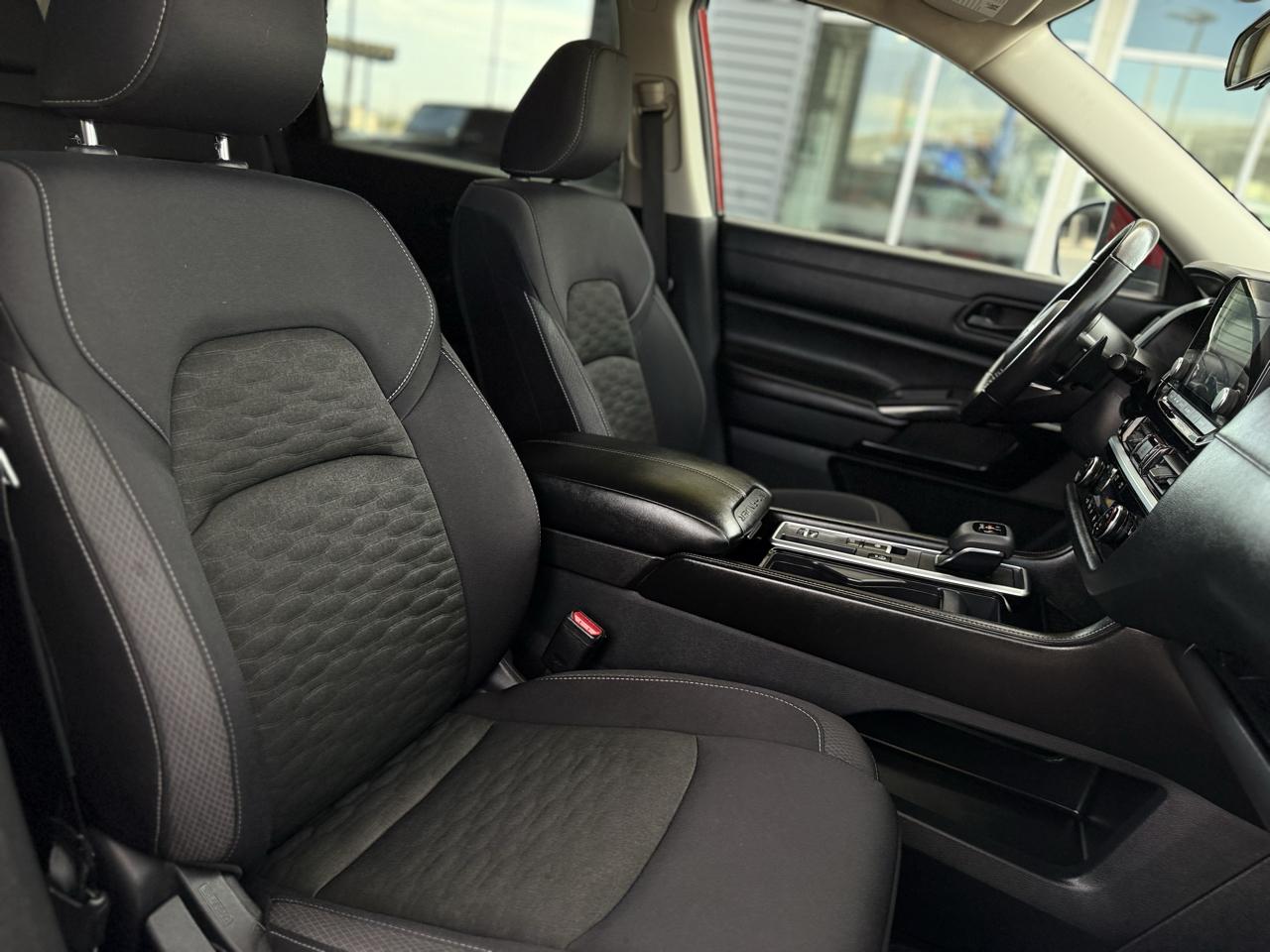 Nissan Pathfinder SV 2WD 2024