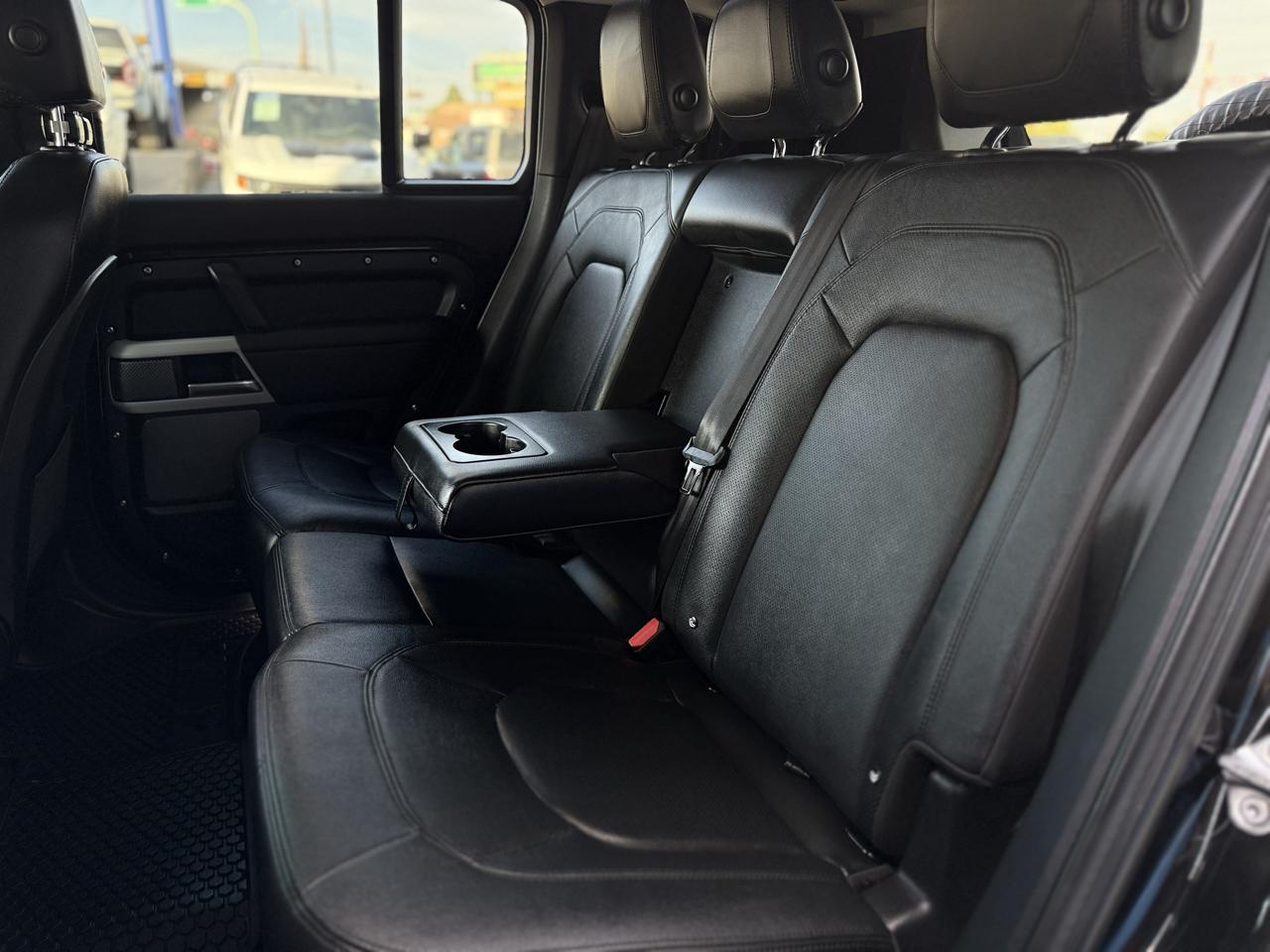 Land Rover Defender 110 P300 S 2024