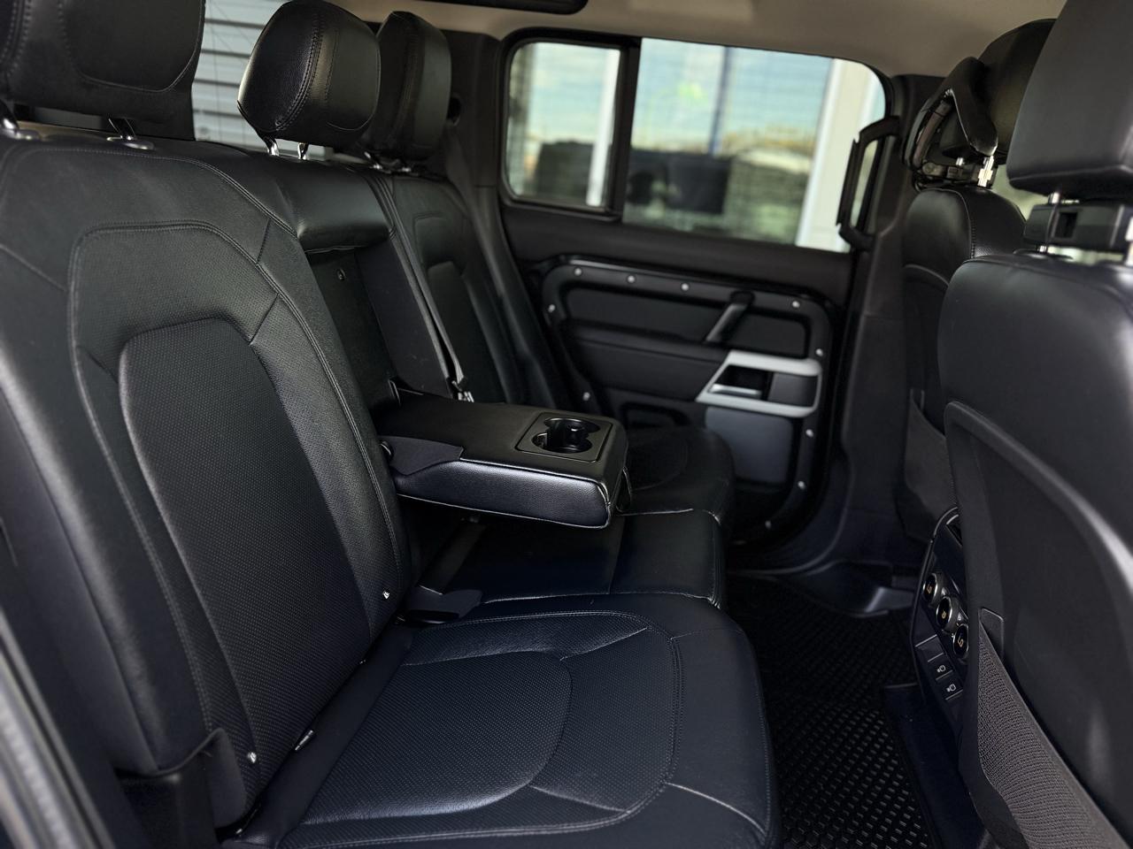 Land Rover Defender 110 P300 S 2024