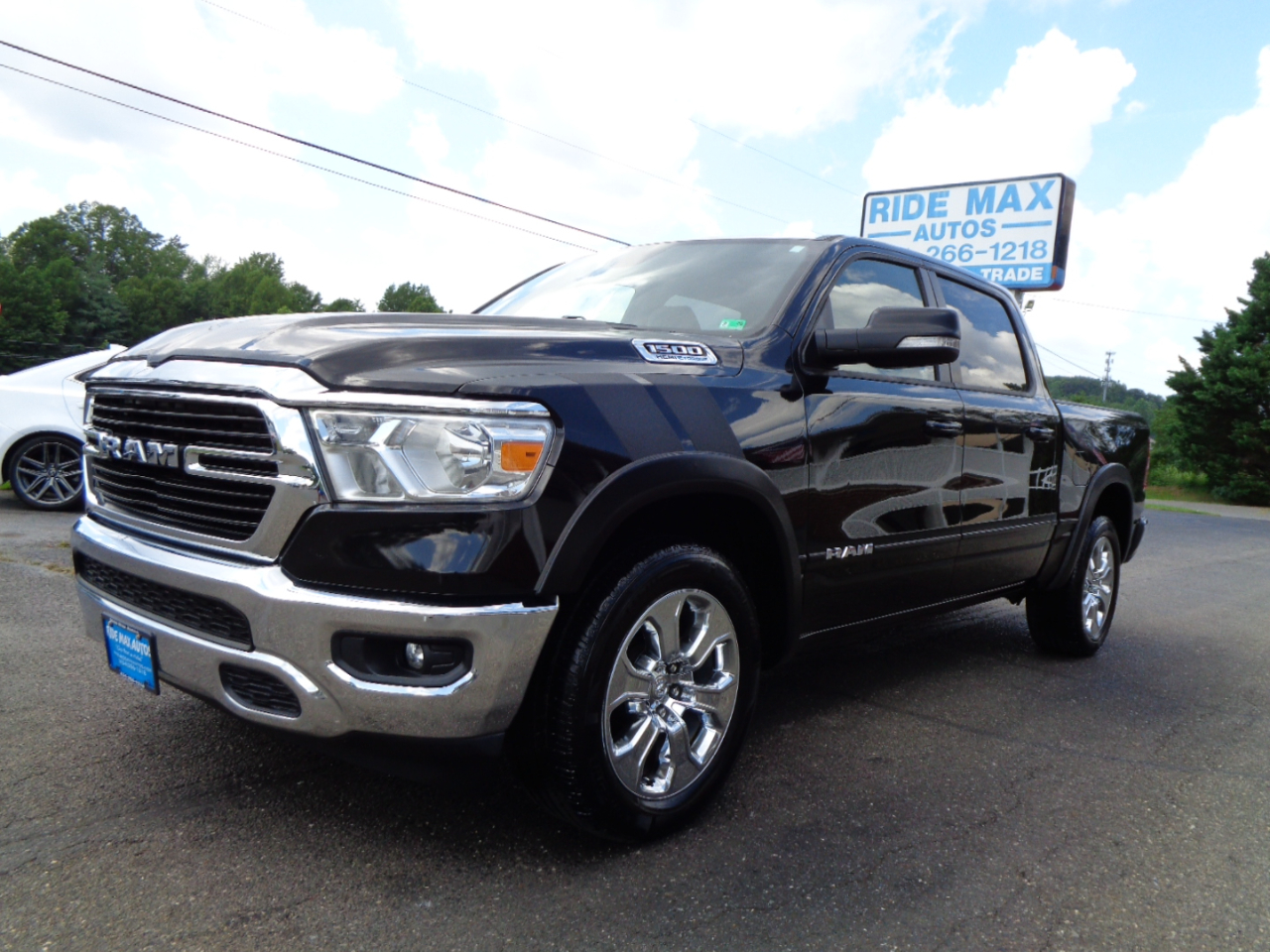 RAM 1500 Big Horn 4x4 Crew Cab 5'7" Box 2021 RAM 1500 Big Horn 4x4 Crew Cab 5'7" Box 2021