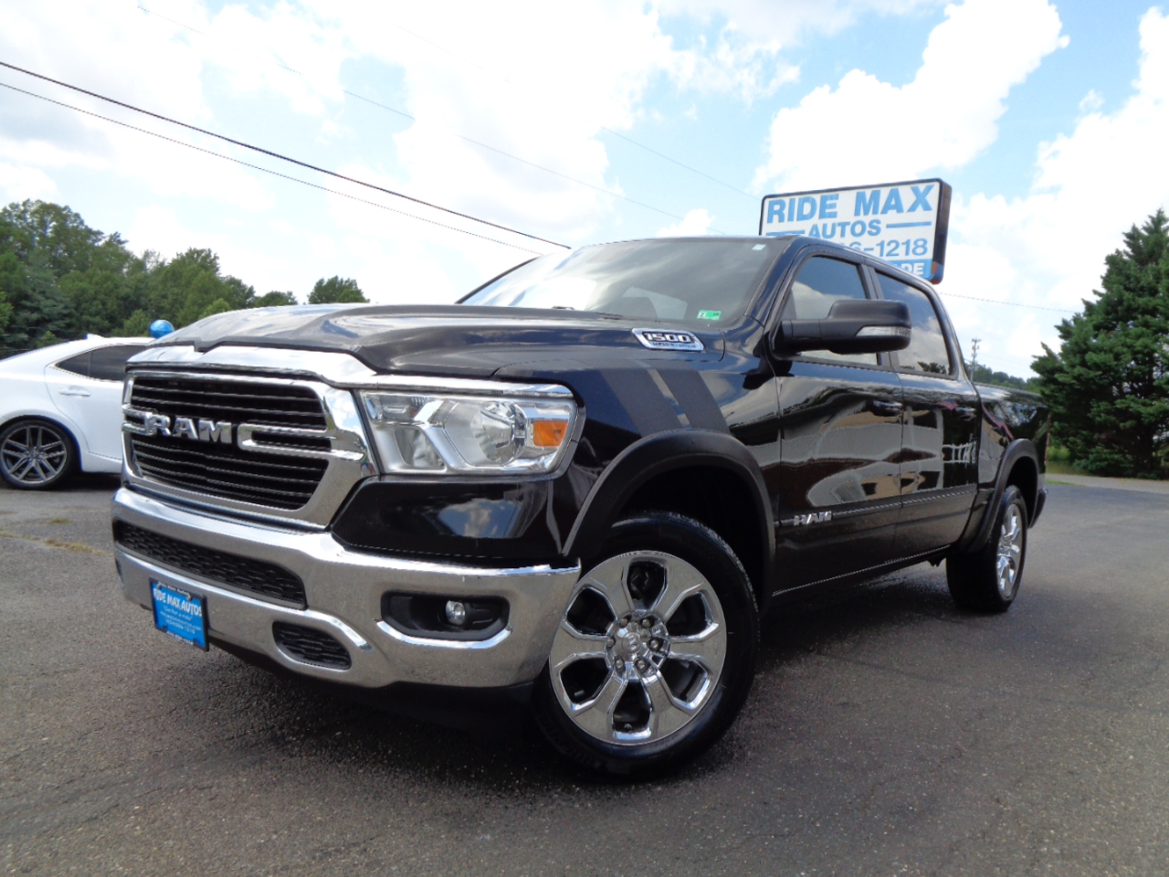 RAM 1500 Big Horn 4x4 Crew Cab 5'7" Box 2021 RAM 1500 Big Horn 4x4 Crew Cab 5'7" Box 2021