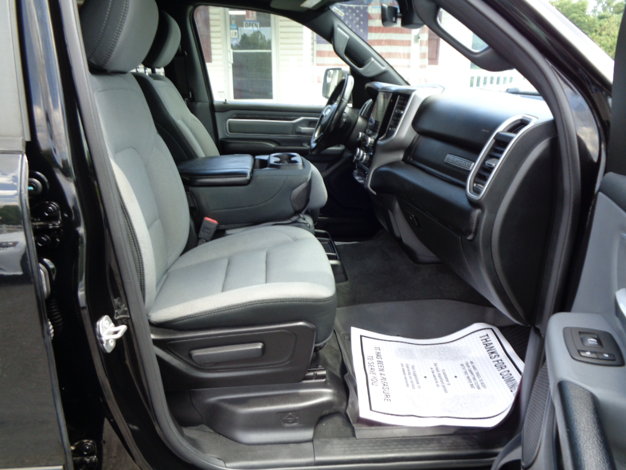 RAM 1500 Big Horn 4x4 Crew Cab 5'7" Box 2021 RAM 1500 Big Horn 4x4 Crew Cab 5'7" Box 2021