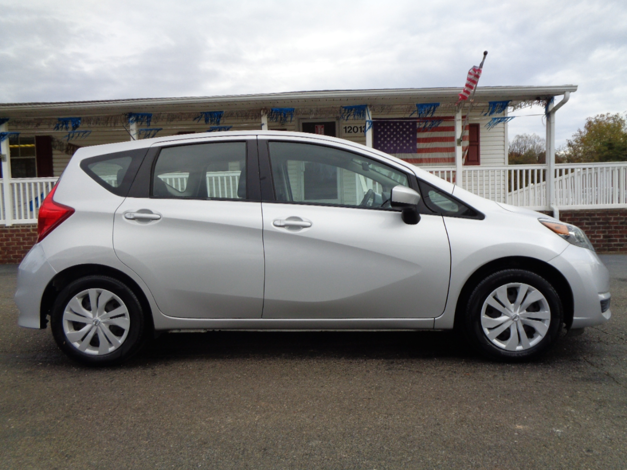 Nissan Versa Note SV CVT 2017 Nissan Versa Note SV CVT 2017