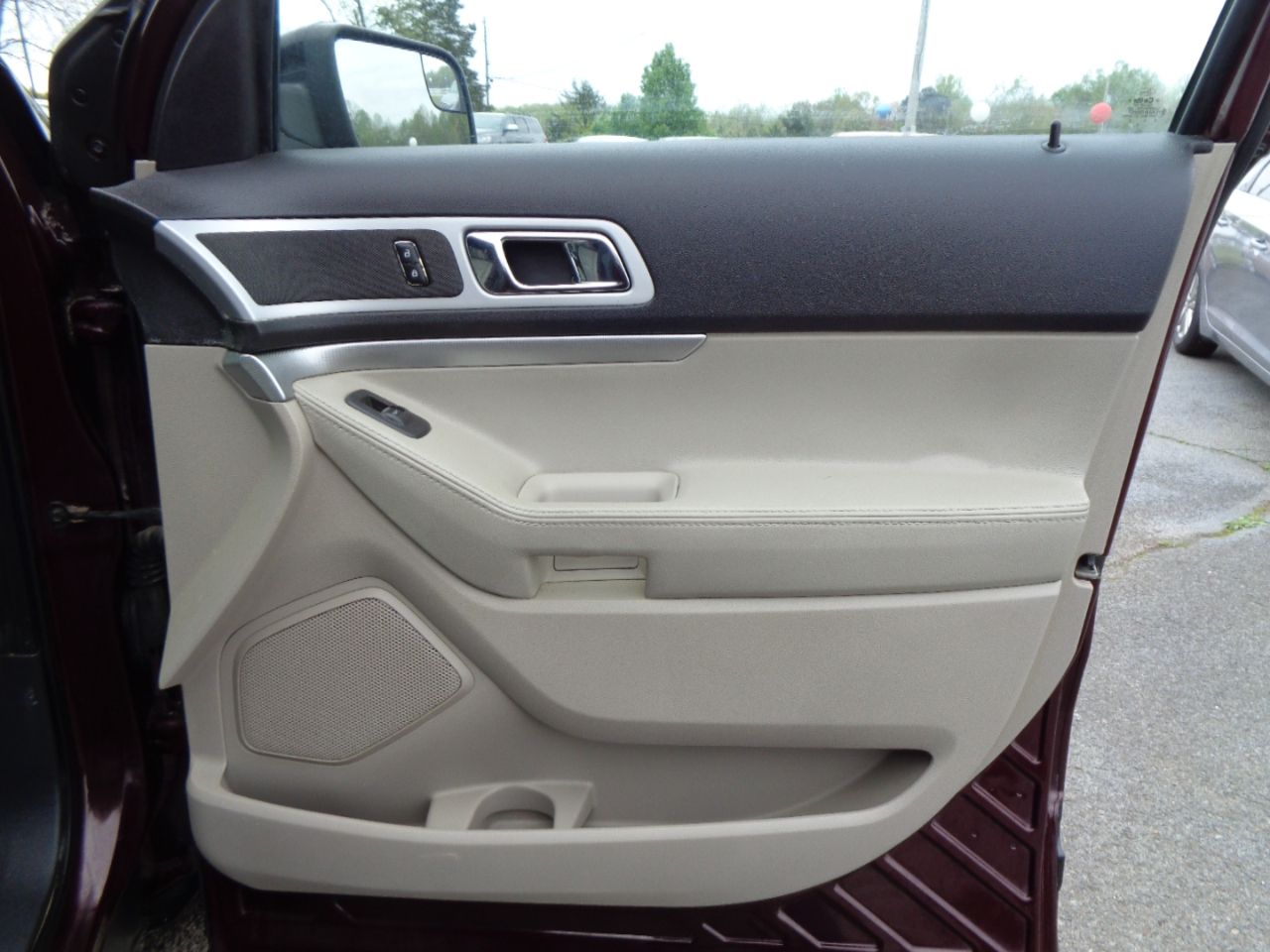 Ford Explorer 4WD 4dr XLT 2011 Ford Explorer 4WD 4dr XLT 2011