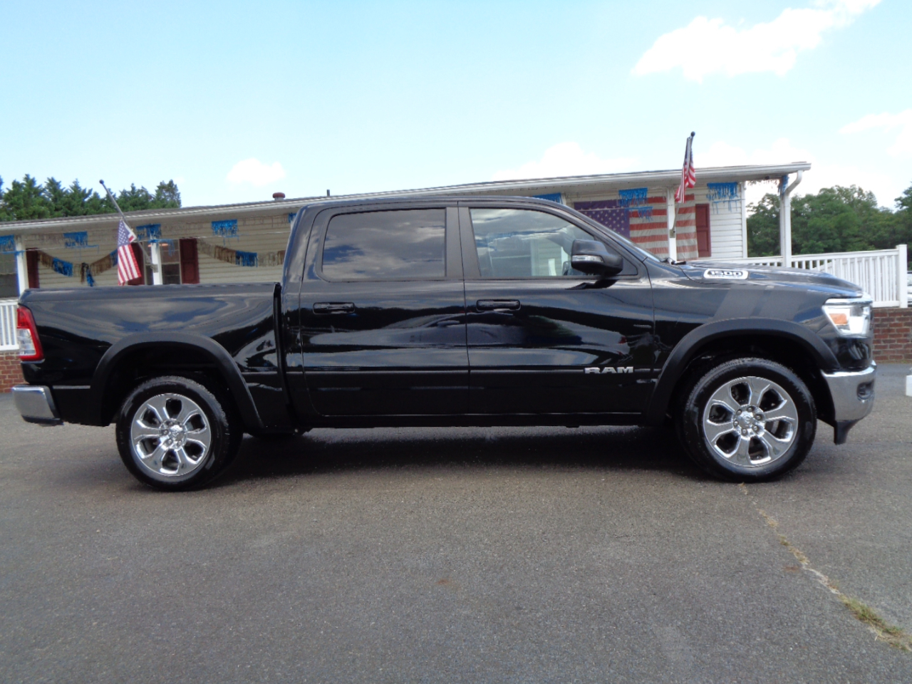 RAM 1500 Big Horn 4x4 Crew Cab 5'7" Box 2021