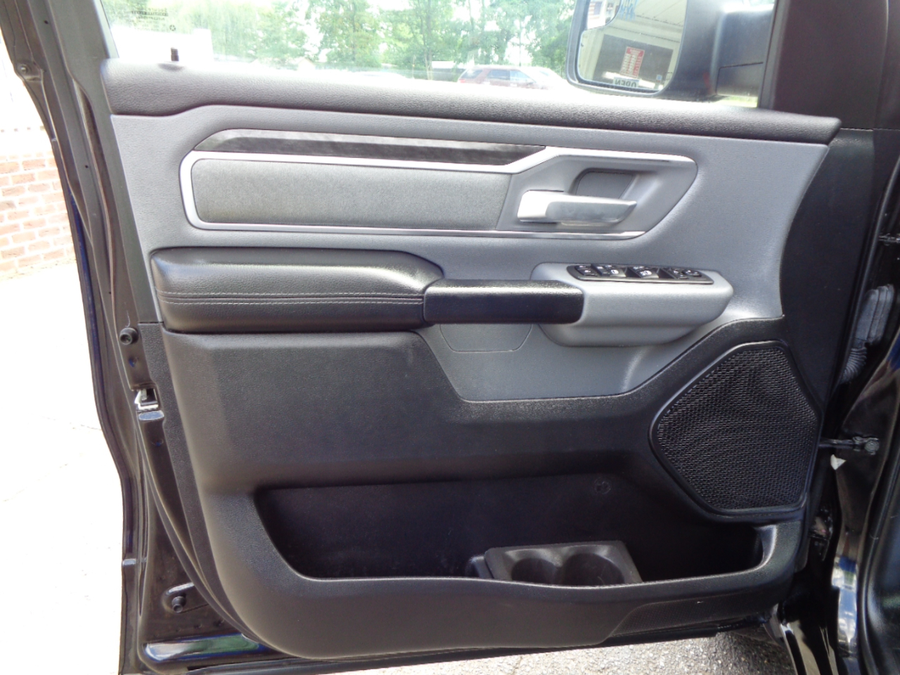 RAM 1500 Big Horn 4x4 Crew Cab 5'7" Box 2021