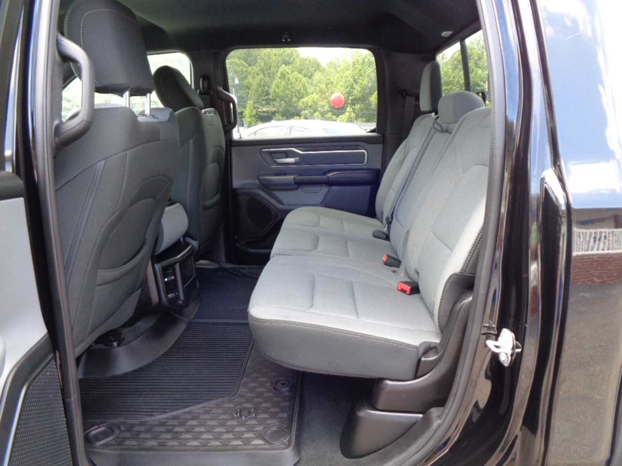 RAM 1500 Big Horn 4x4 Crew Cab 5'7" Box 2021