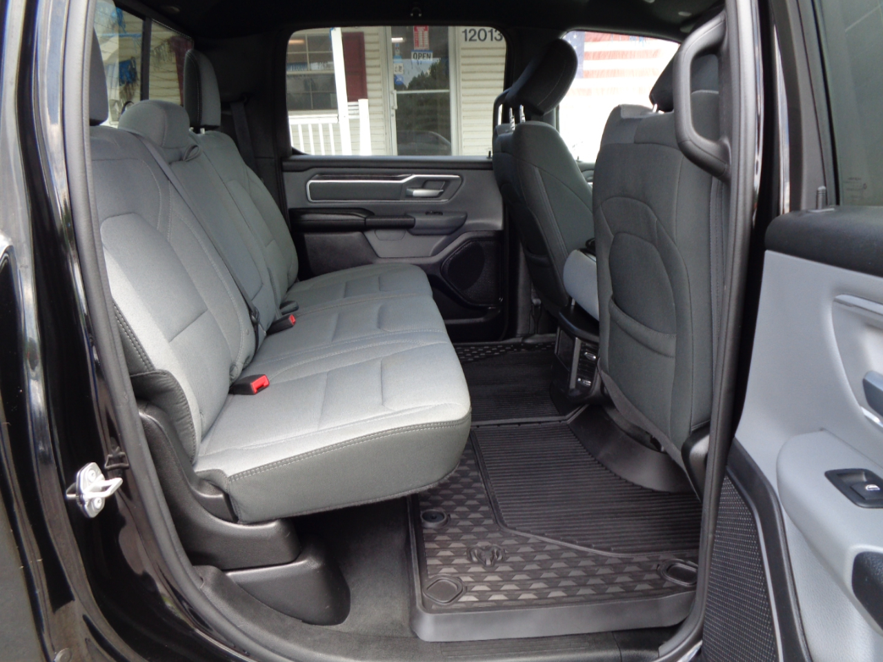 RAM 1500 Big Horn 4x4 Crew Cab 5'7" Box 2021