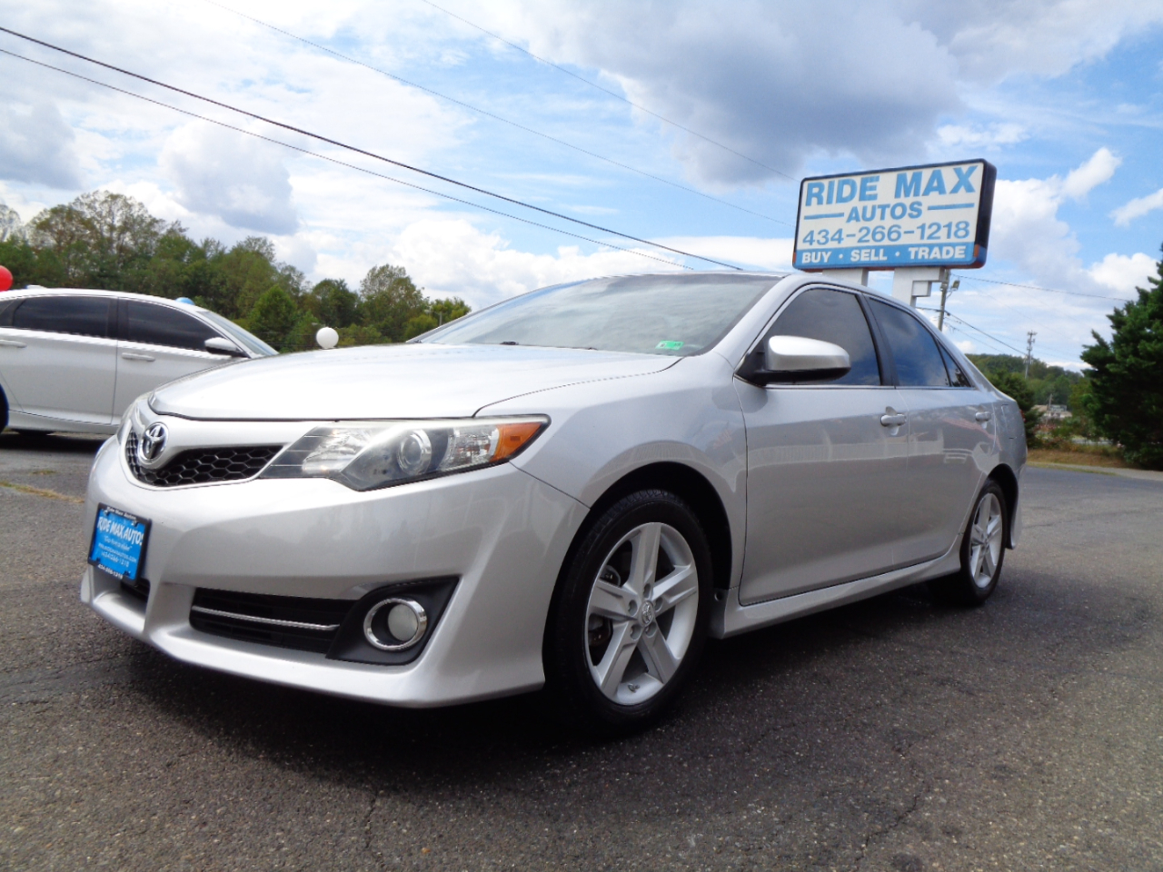 Toyota Camry 4dr Sdn I4 Auto SE (Natl) 2013