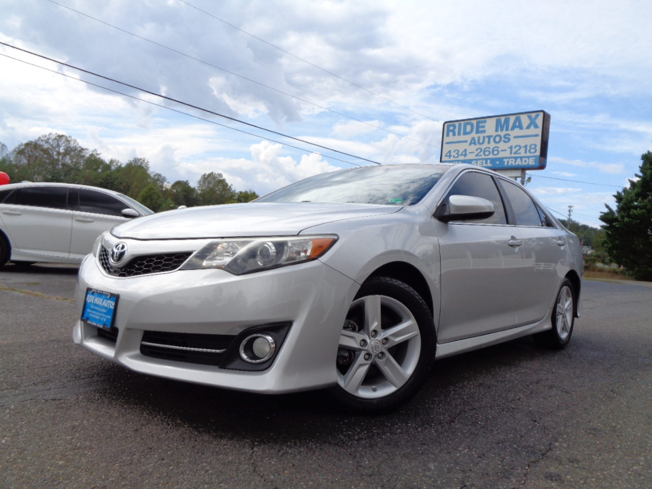 Toyota Camry 4dr Sdn I4 Auto SE (Natl) 2013