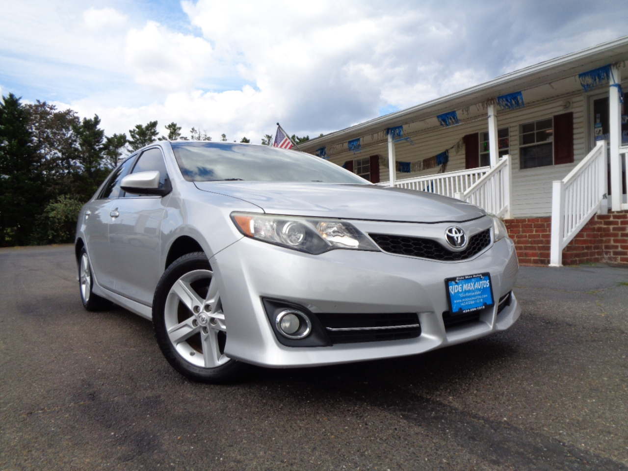 Toyota Camry 4dr Sdn I4 Auto SE (Natl) 2013