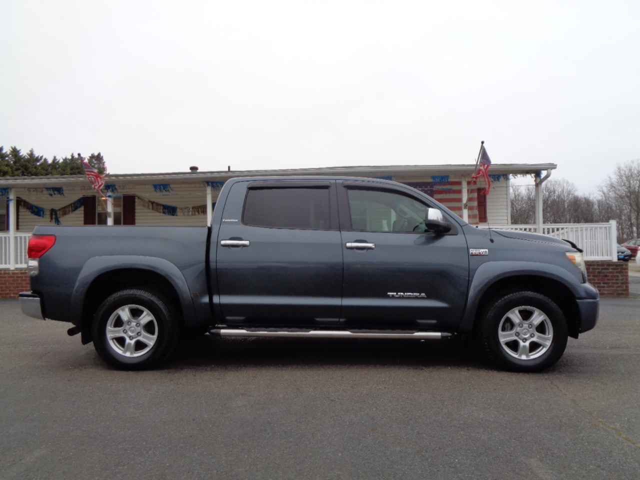 Toyota Tundra 4WD Truck CrewMax 5.7L V8 6-Spd AT LTD (Natl) 2008