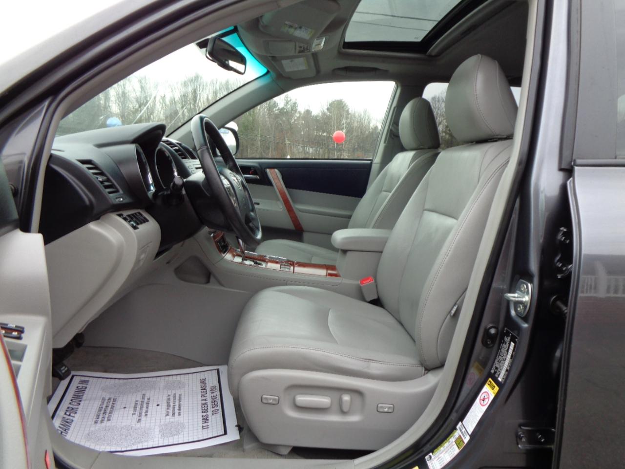 Toyota Highlander 4WD 4dr V6 Limited (Natl) 2010