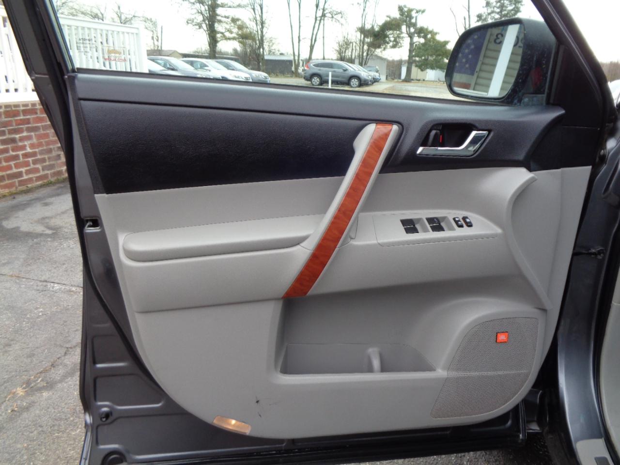 Toyota Highlander 4WD 4dr V6 Limited (Natl) 2010