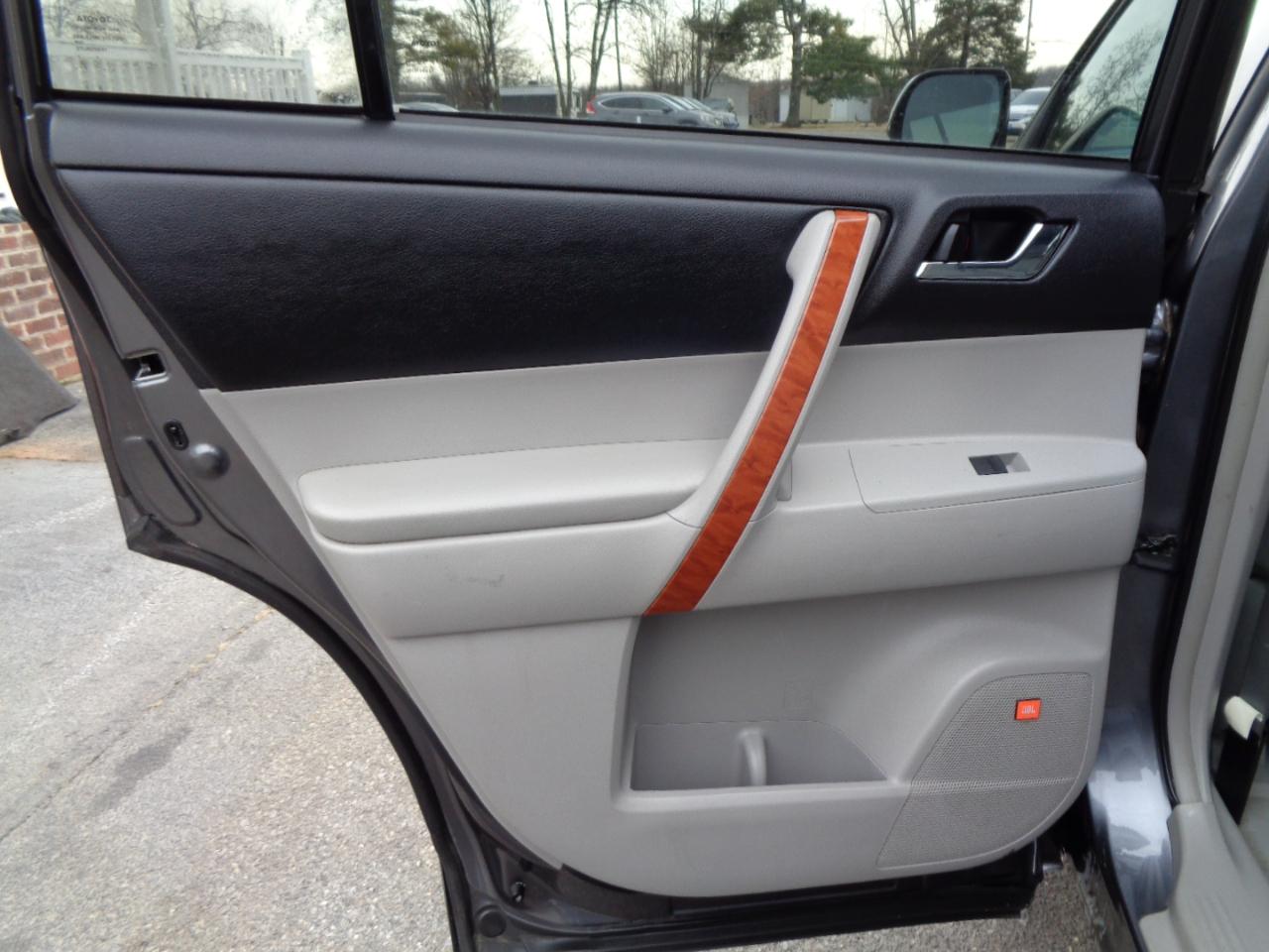 Toyota Highlander 4WD 4dr V6 Limited (Natl) 2010