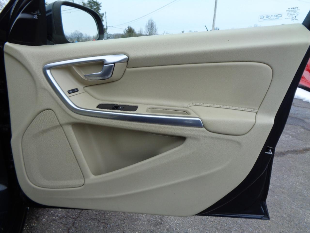 Volvo S60 2015.5 4dr Sdn T5 Drive-E Premier FWD 2015