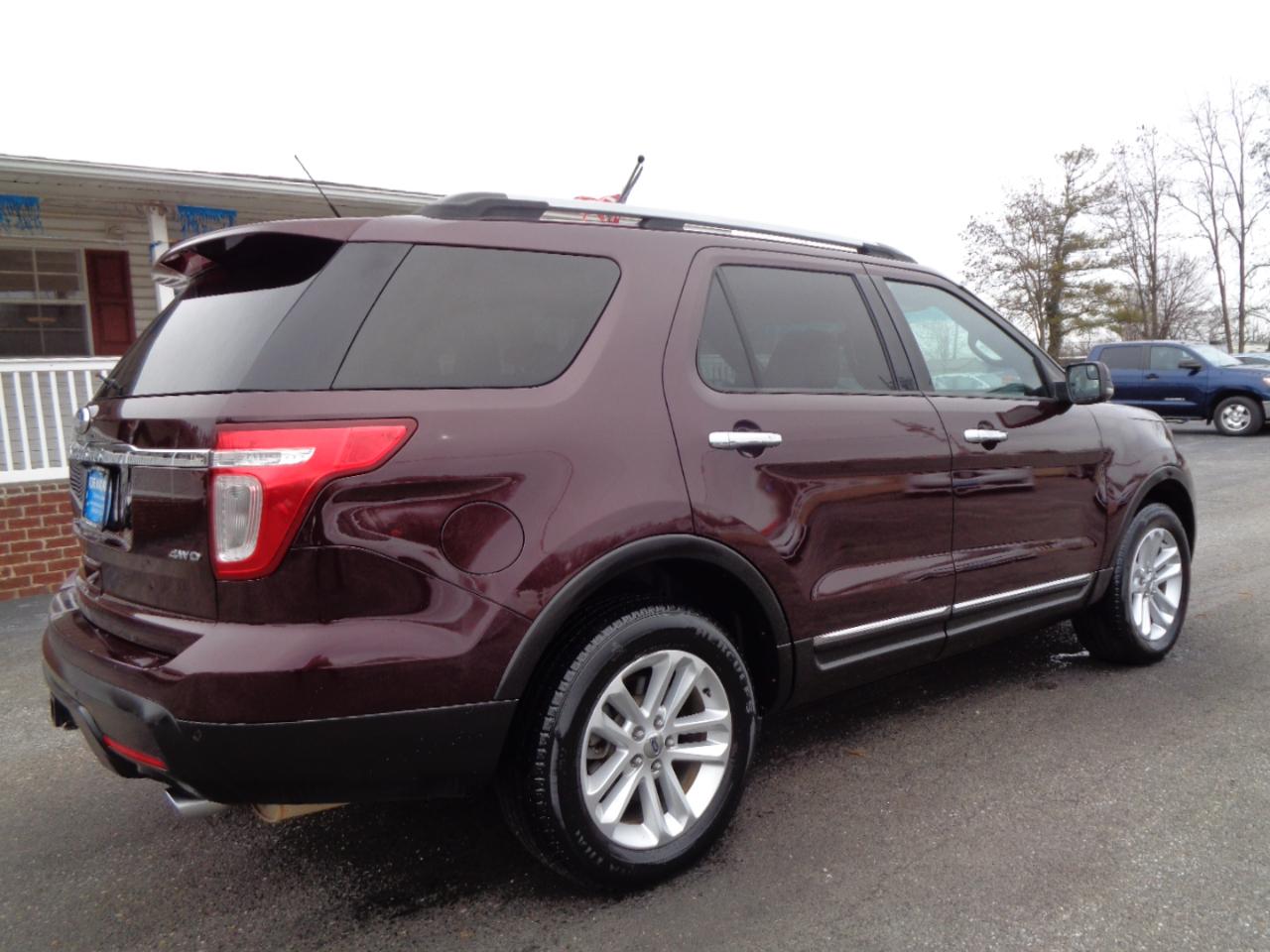 Ford Explorer 4WD 4dr XLT 2011