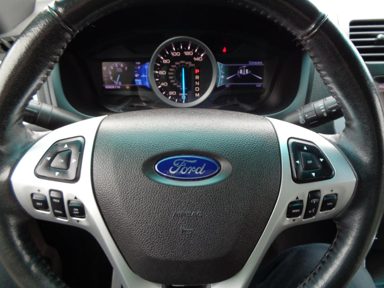 Ford Explorer 4WD 4dr XLT 2011