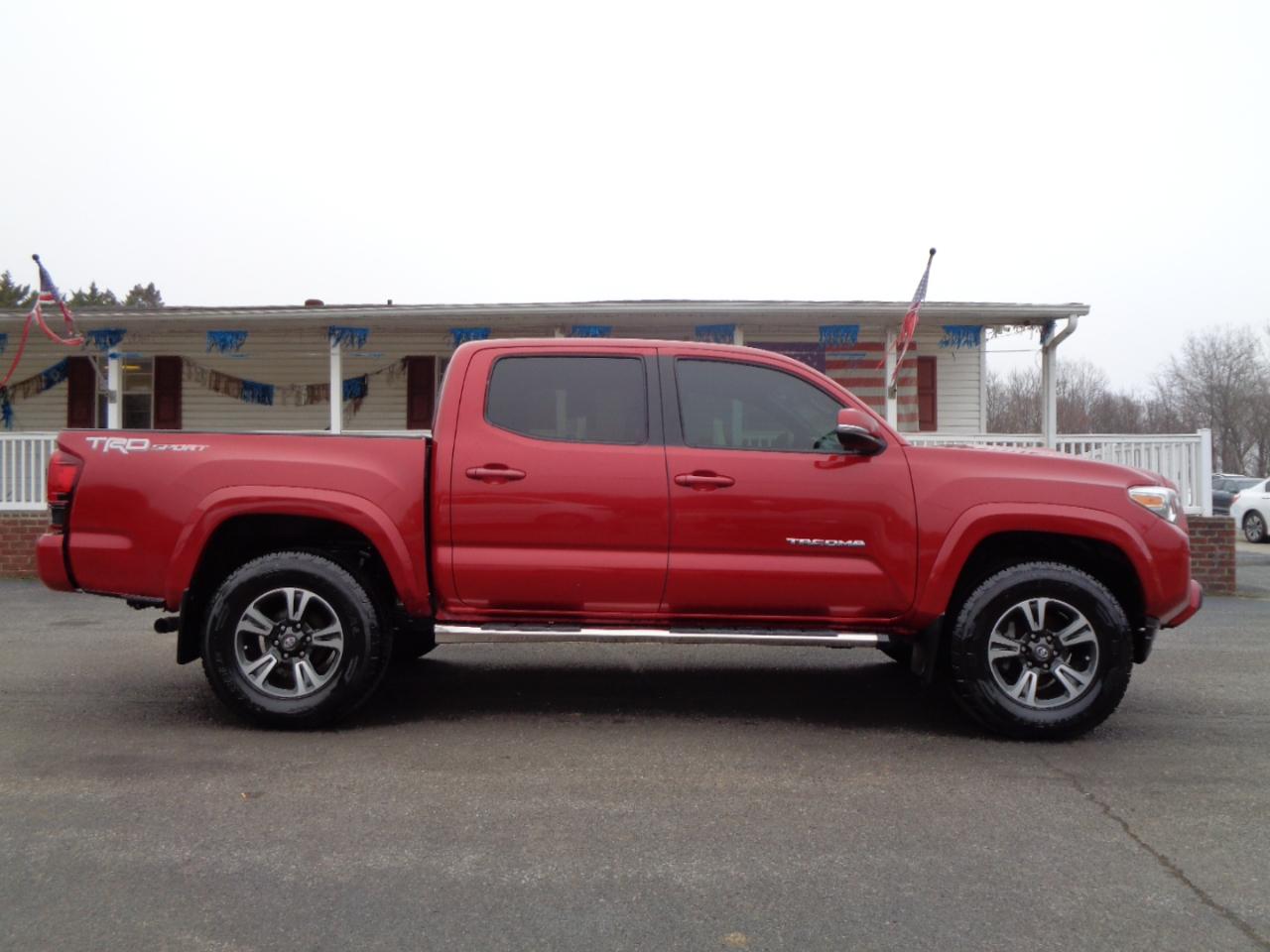 Toyota Tacoma TRD Off Road Double Cab 5' Bed V6 4x2 AT (Natl) 2018