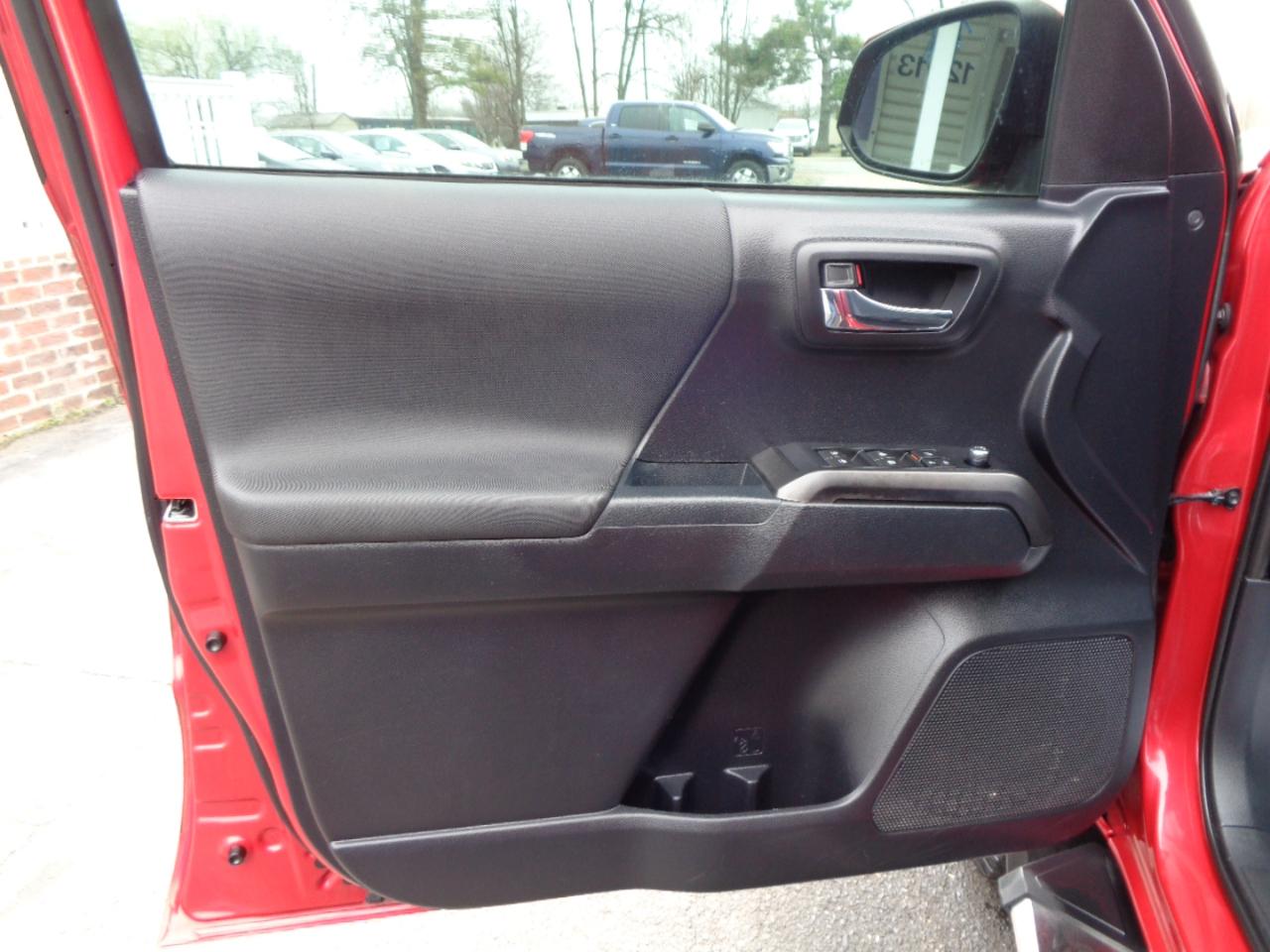 Toyota Tacoma TRD Off Road Double Cab 5' Bed V6 4x2 AT (Natl) 2018