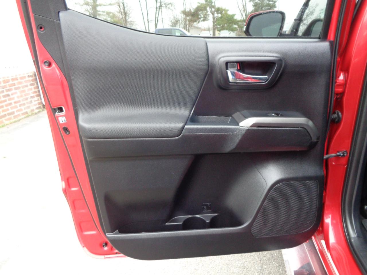 Toyota Tacoma TRD Off Road Double Cab 5' Bed V6 4x2 AT (Natl) 2018