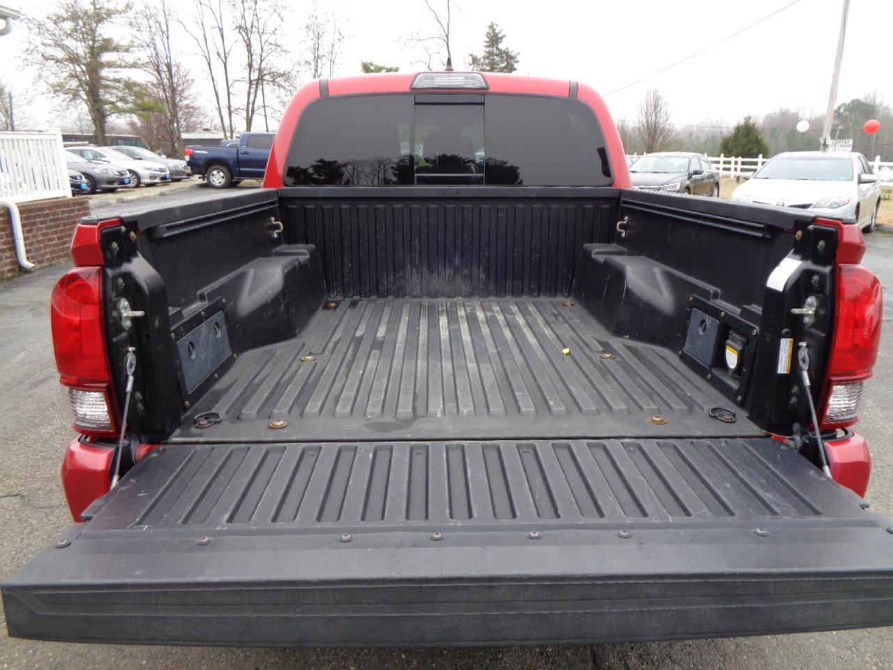 Toyota Tacoma TRD Off Road Double Cab 5' Bed V6 4x2 AT (Natl) 2018