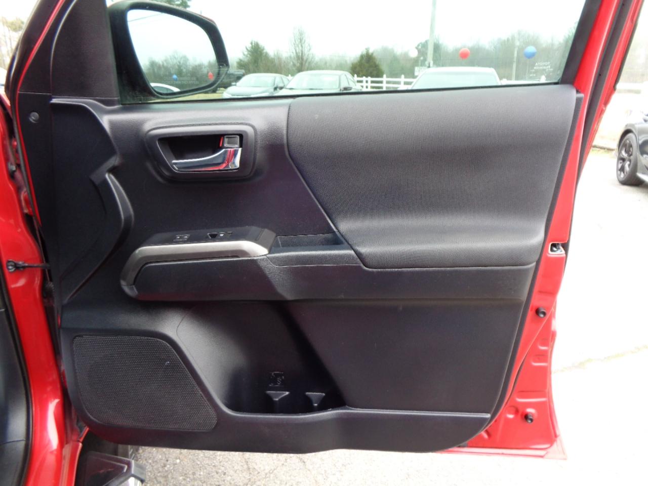 Toyota Tacoma TRD Off Road Double Cab 5' Bed V6 4x2 AT (Natl) 2018