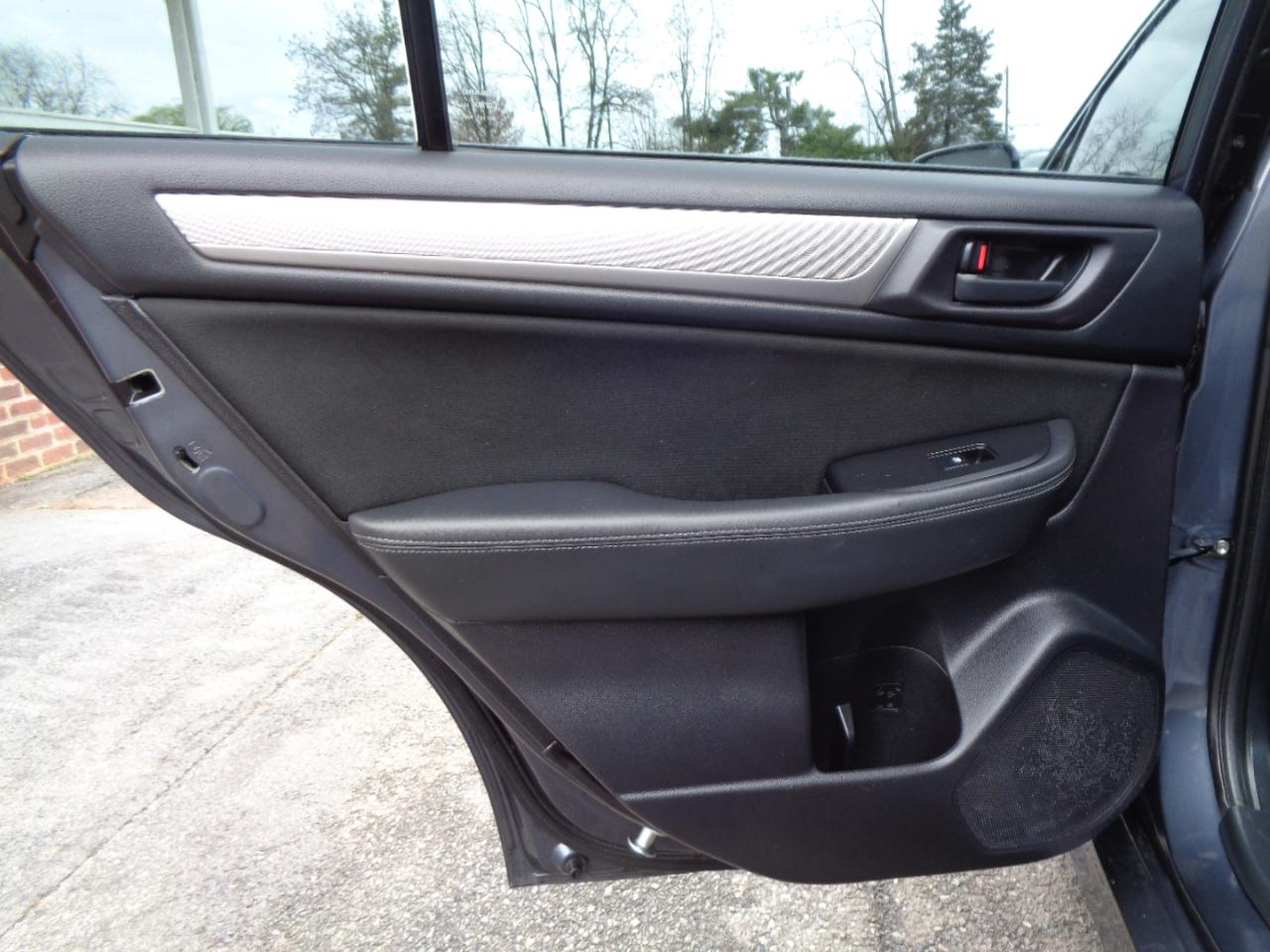 Subaru Legacy 4dr Sdn 2.5i PZEV 2015