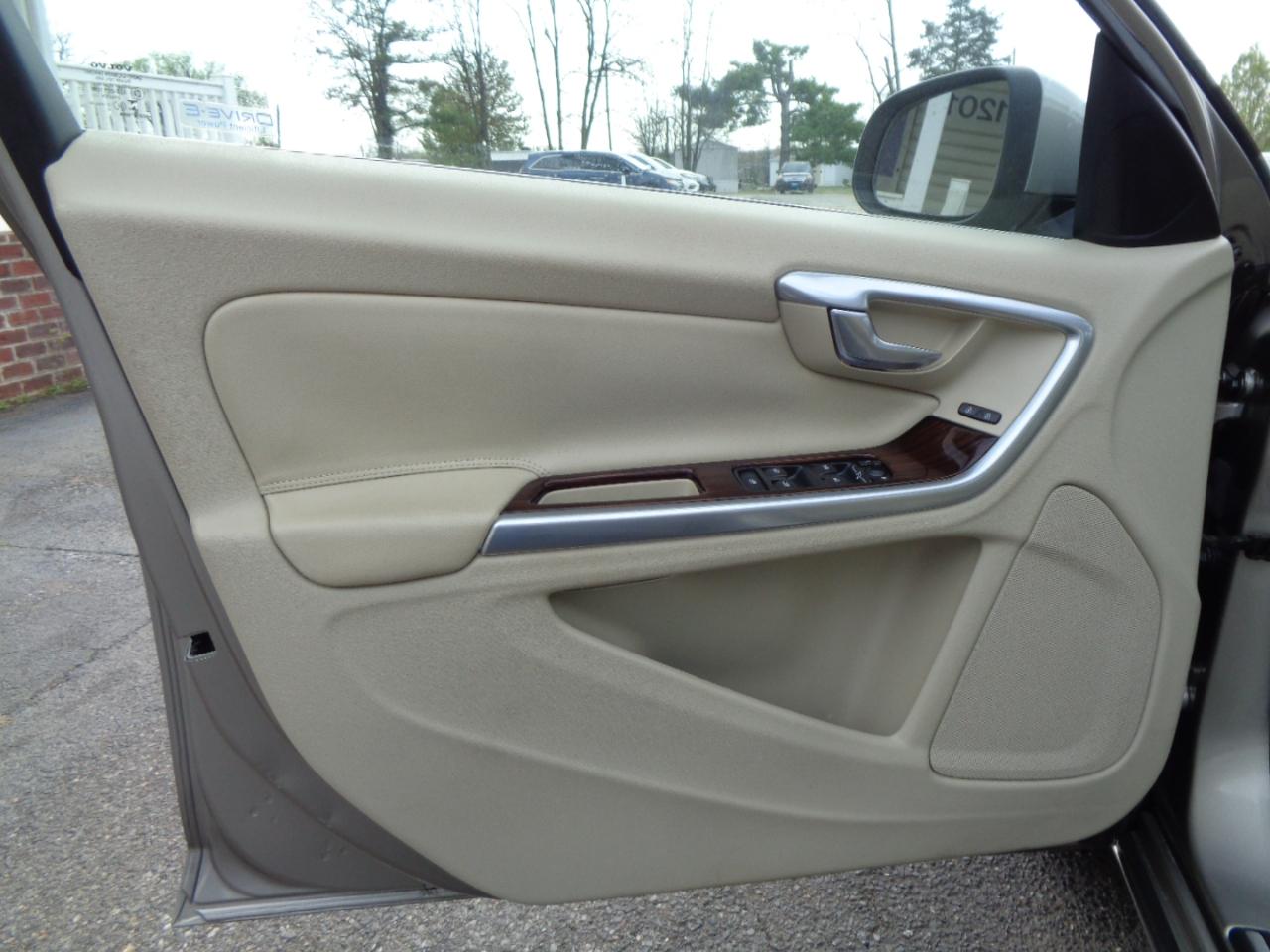 Volvo S60 2015.5 4dr Sdn T5 Drive-E Premier FWD 2015