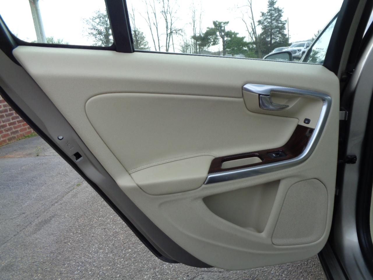 Volvo S60 2015.5 4dr Sdn T5 Drive-E Premier FWD 2015