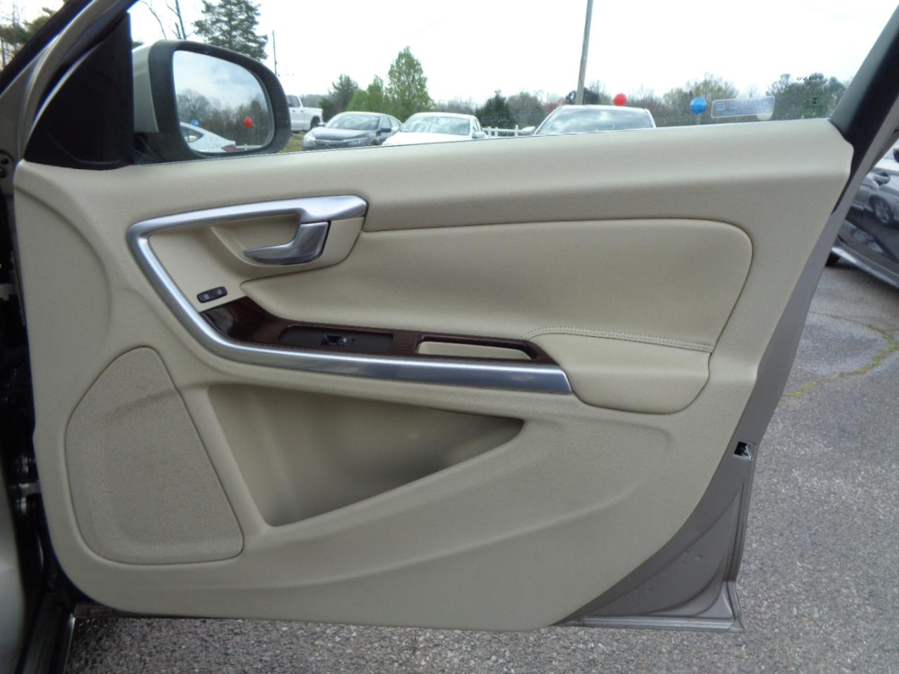 Volvo S60 2015.5 4dr Sdn T5 Drive-E Premier FWD 2015