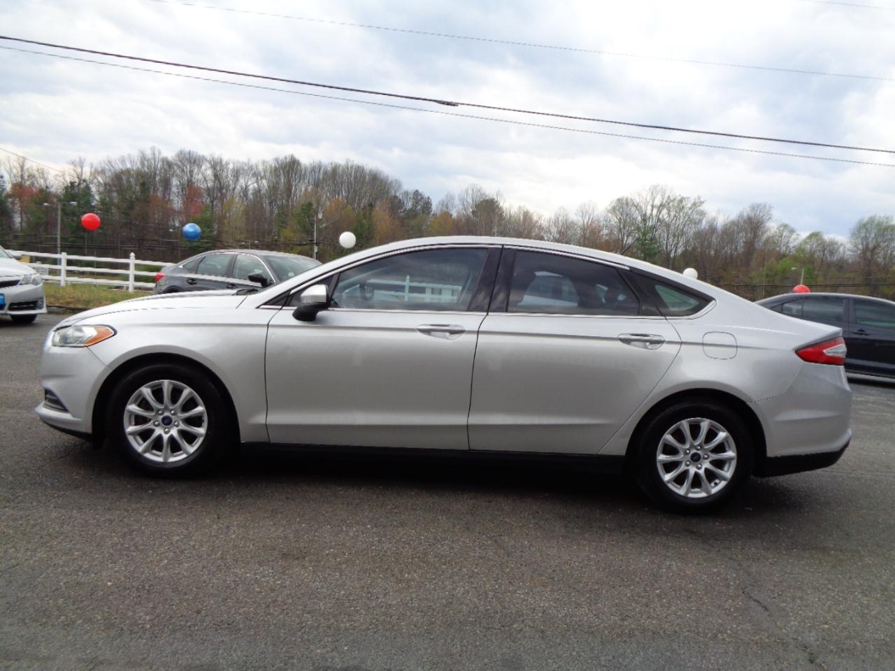 Ford Fusion 4dr Sdn S FWD 2016