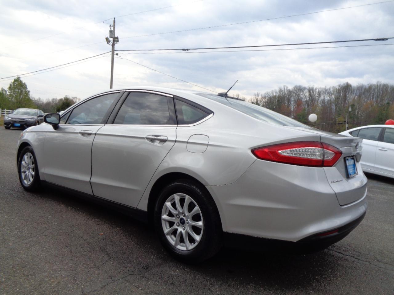 Ford Fusion 4dr Sdn S FWD 2016