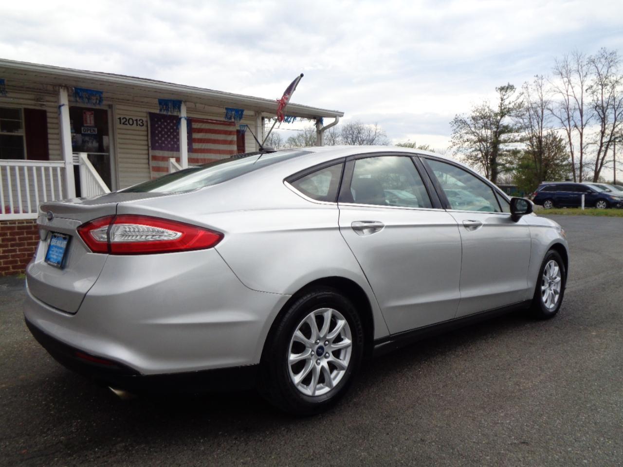 Ford Fusion 4dr Sdn S FWD 2016