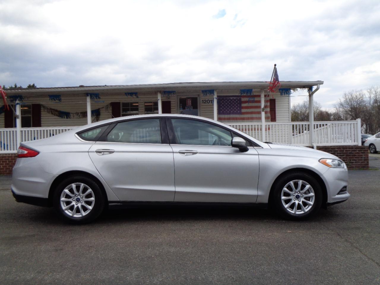 Ford Fusion 4dr Sdn S FWD 2016