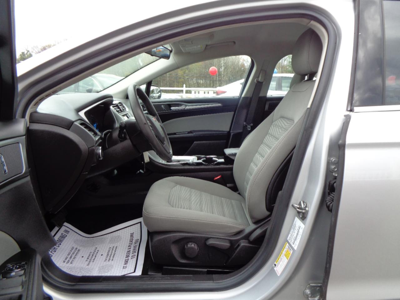 Ford Fusion 4dr Sdn S FWD 2016