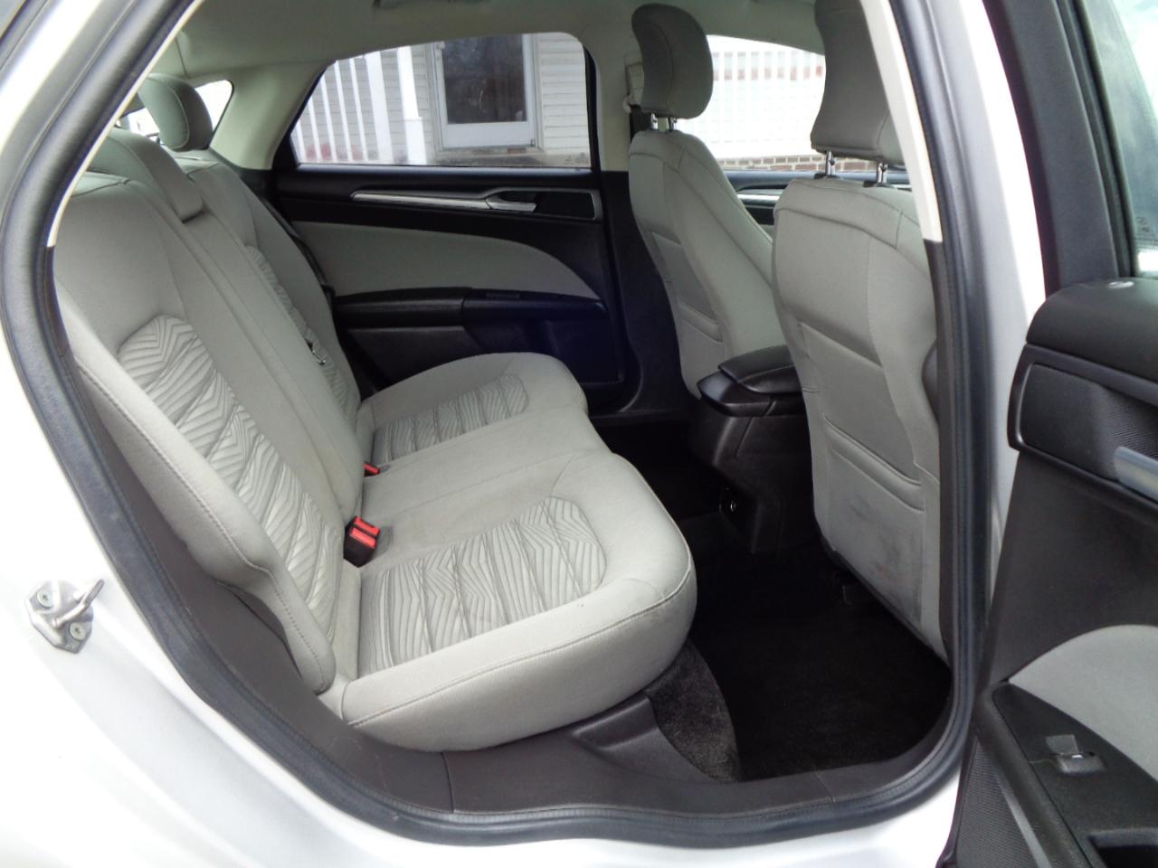 Ford Fusion 4dr Sdn S FWD 2016