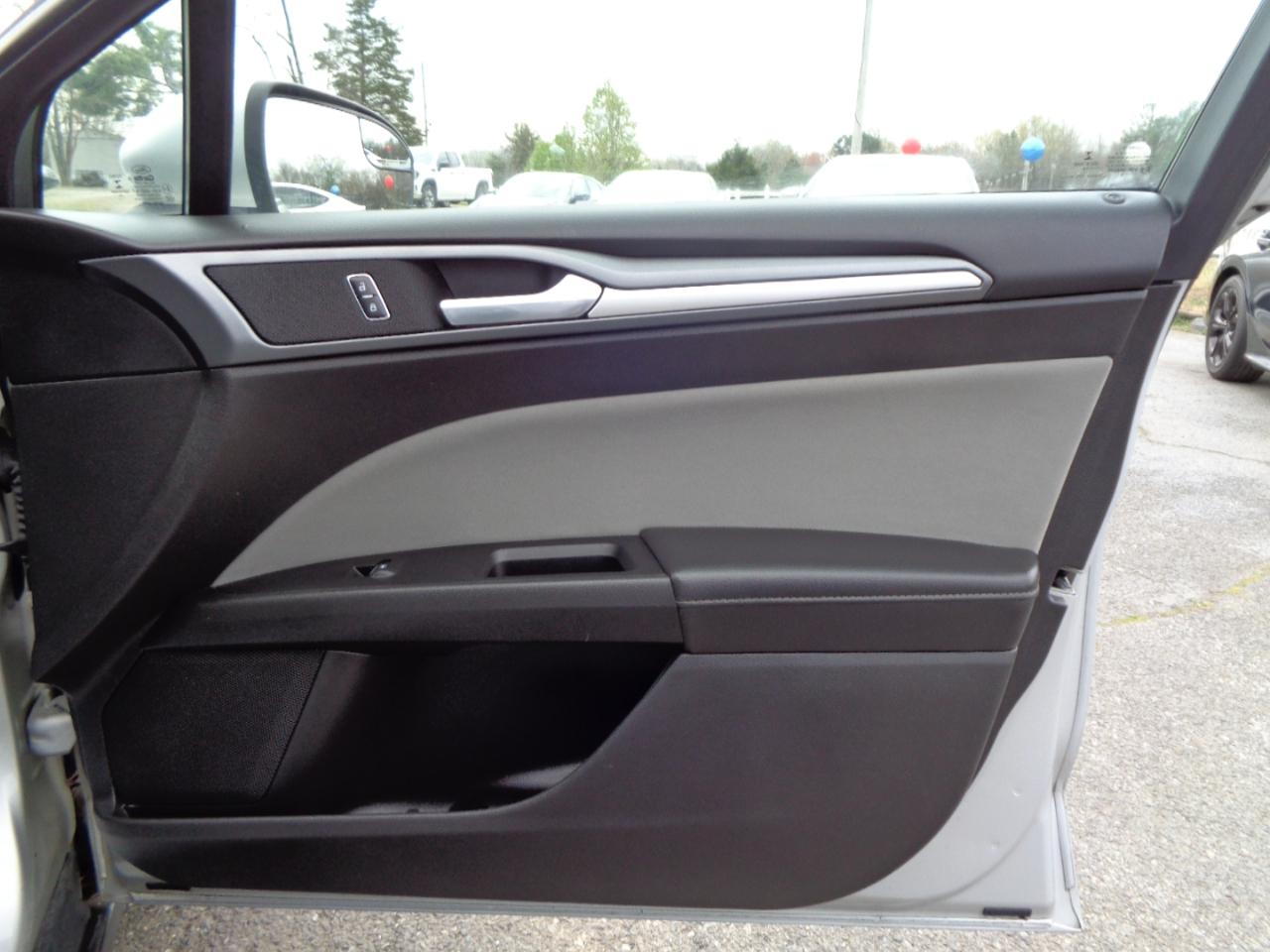 Ford Fusion 4dr Sdn S FWD 2016