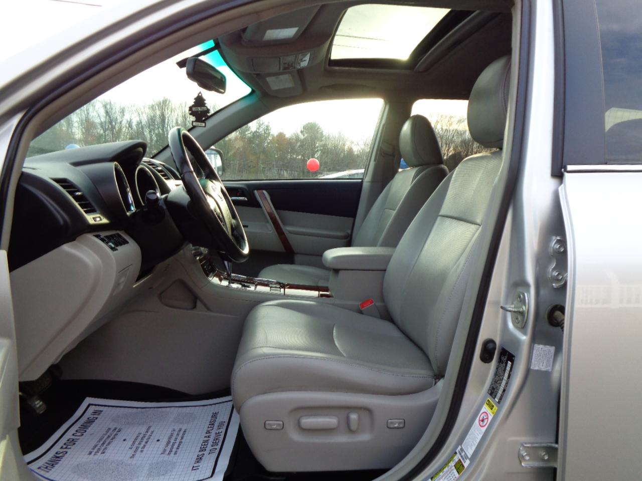 Toyota Highlander 4WD 4dr V6 Limited (Natl) 2012