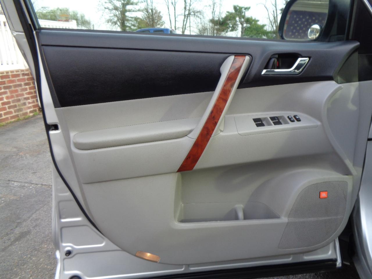 Toyota Highlander 4WD 4dr V6 Limited (Natl) 2012