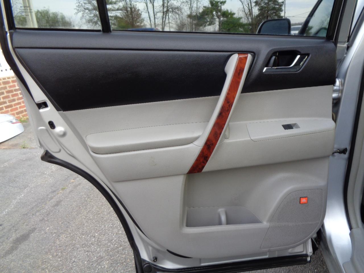 Toyota Highlander 4WD 4dr V6 Limited (Natl) 2012