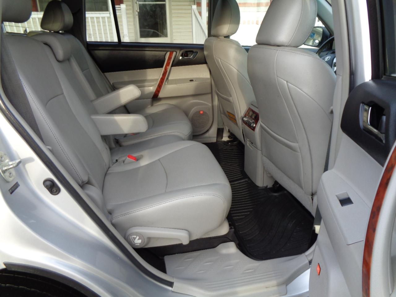 Toyota Highlander 4WD 4dr V6 Limited (Natl) 2012